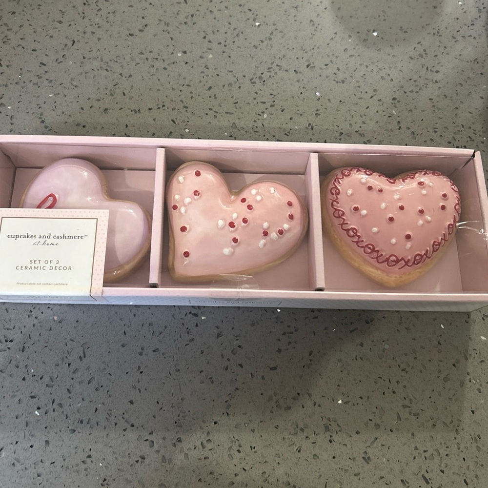 Cupcakes and Cashmere Valentines Day Ceramic Heart Shape Donuts Set of 3 NEW